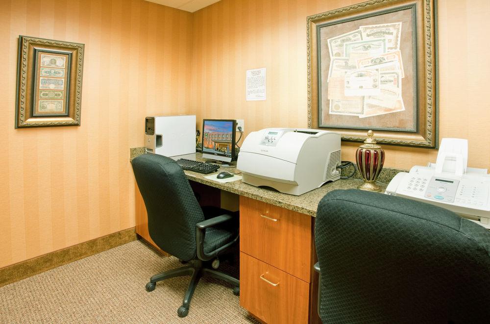 Holiday Inn Express Hastings By Ihg Esterno foto