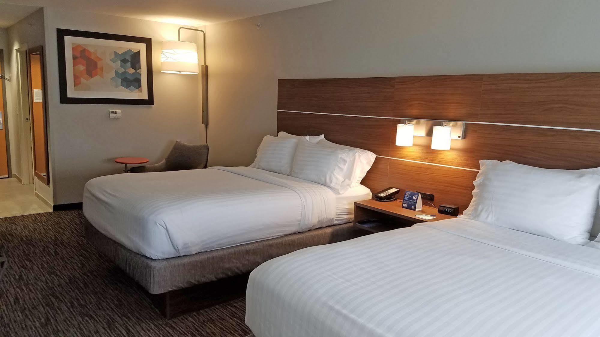 Holiday Inn Express Hastings By Ihg Esterno foto