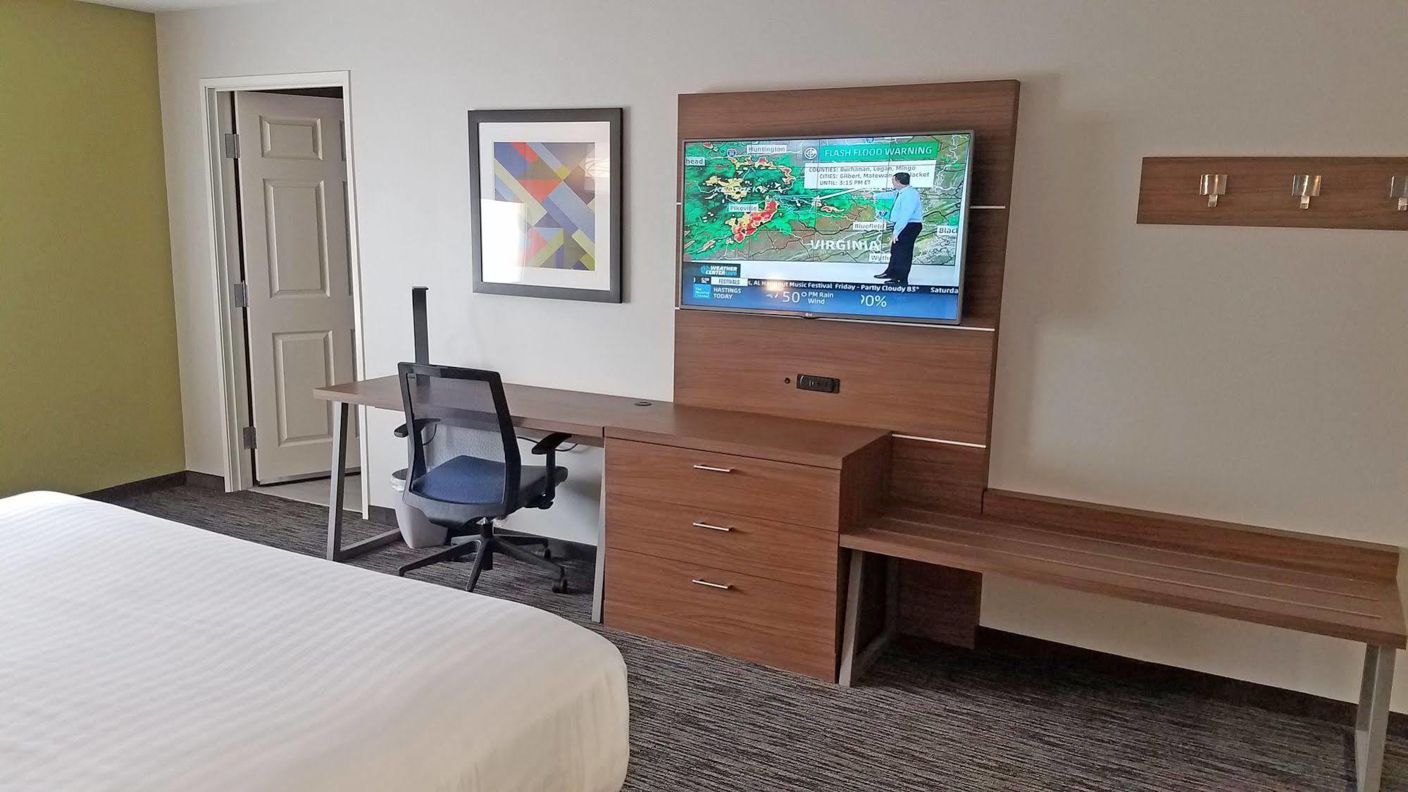 Holiday Inn Express Hastings By Ihg Esterno foto
