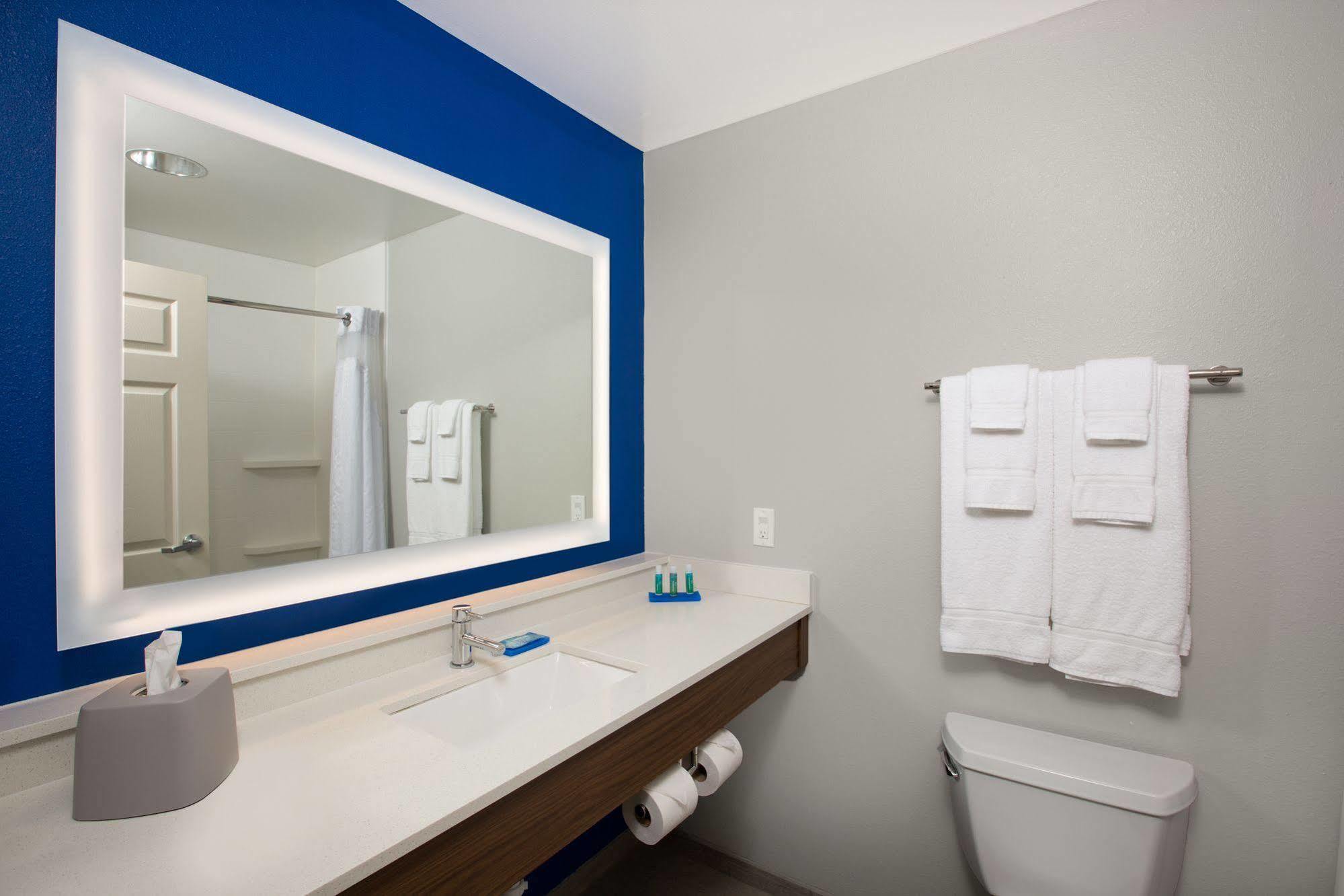 Holiday Inn Express Hastings By Ihg Esterno foto
